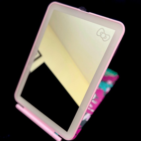 Hello Kitty Touch Pad Mirror Brand New - Picture 1 of 5